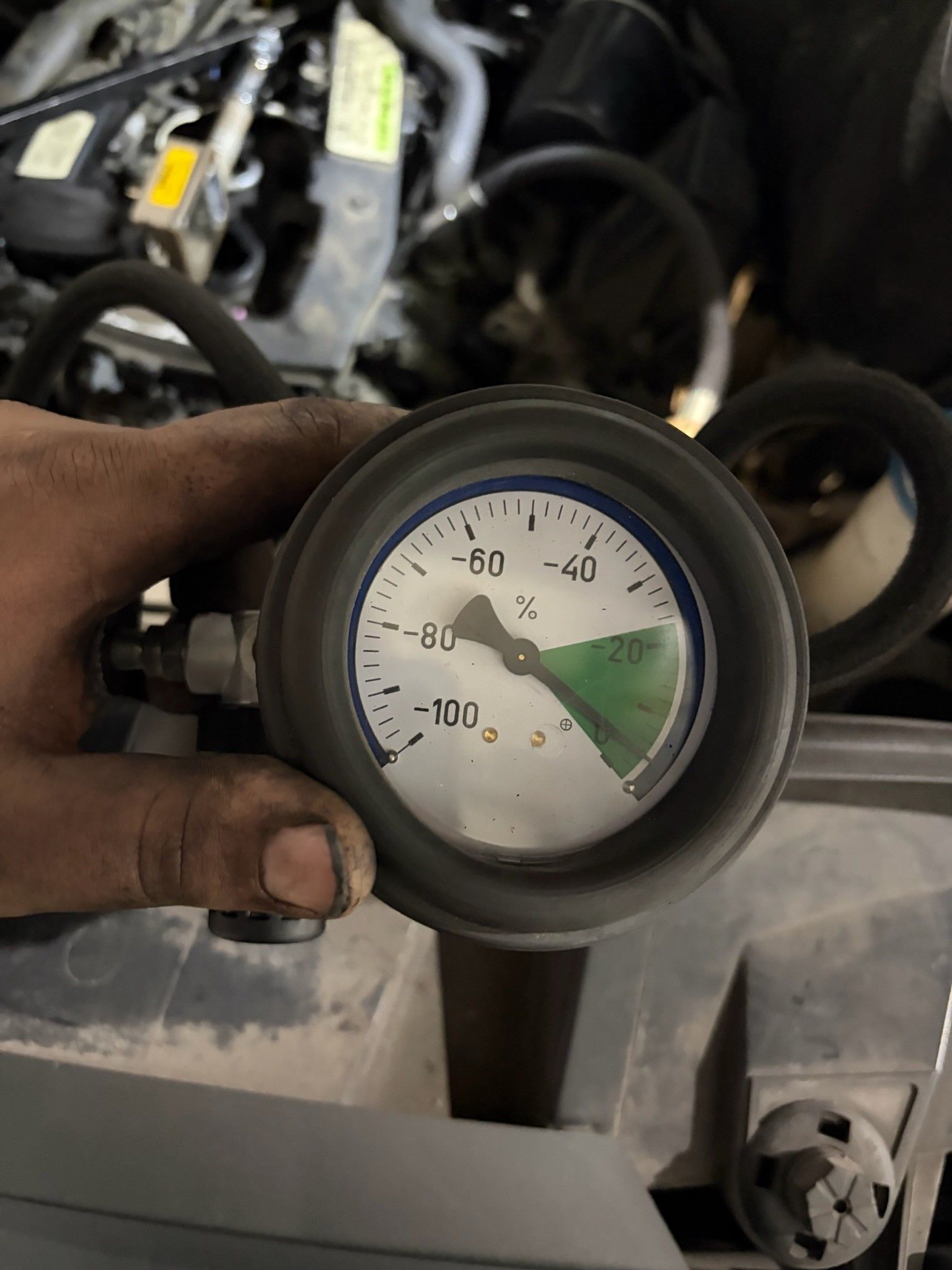 Vacuum gauge testing on Mercedes engine bay