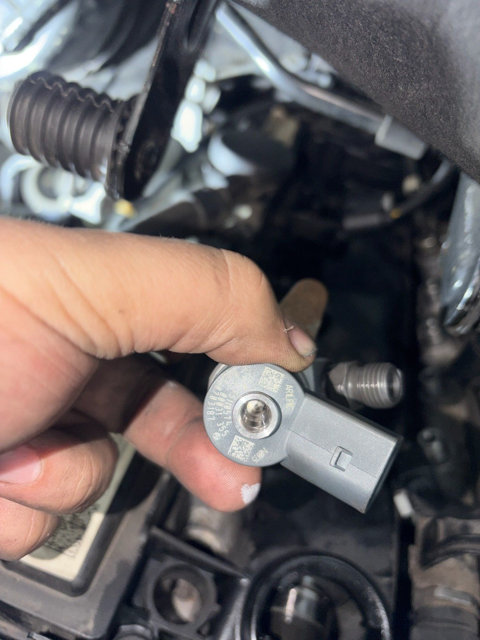 Mercedes fuel pressure regulator removed from engine bay