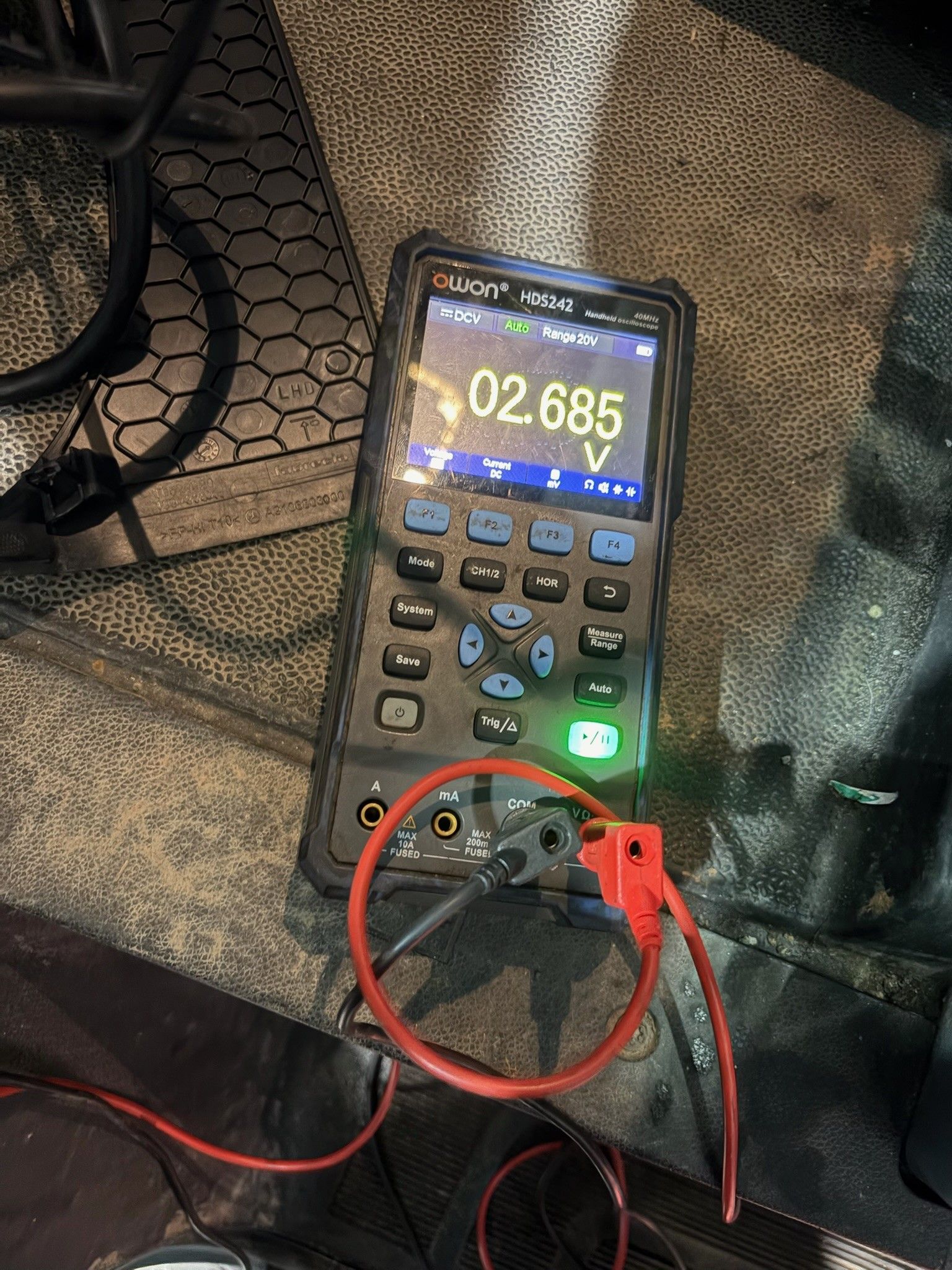 Owon oscilloscope measuring 2.685V in Sprinter footwell